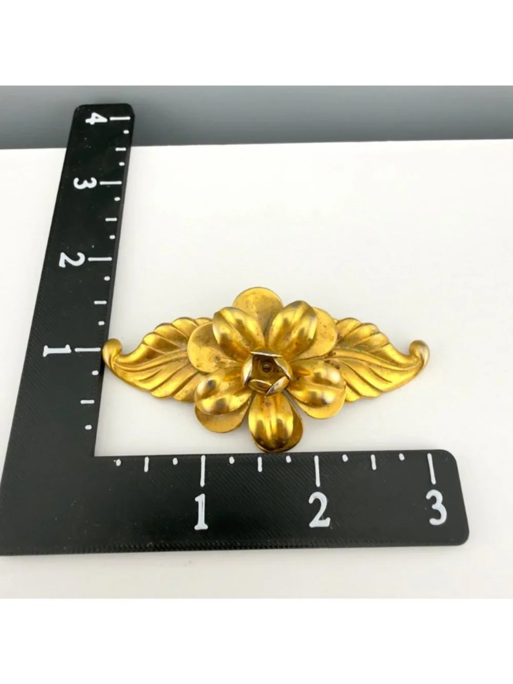 Vintage Art Deco Floral Brooch Gold Tone Leaf Design 3
